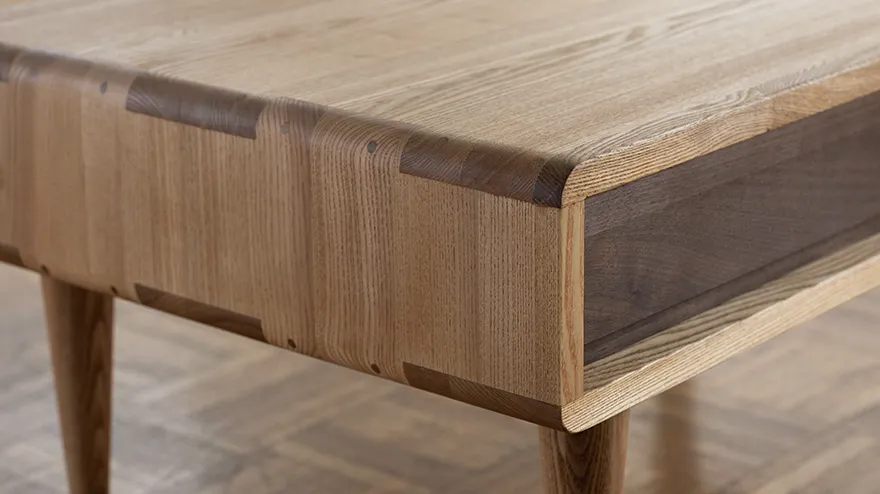 無垢の木材ならではの加工により強い接合強度が得られた壊れる可能性の少ない安全な家具