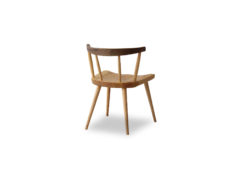 common 52 ダイニングチェア オーク無垢材 笠木ウォールナット無垢材 曲線アームと堀込座面 ナチュラル 北欧