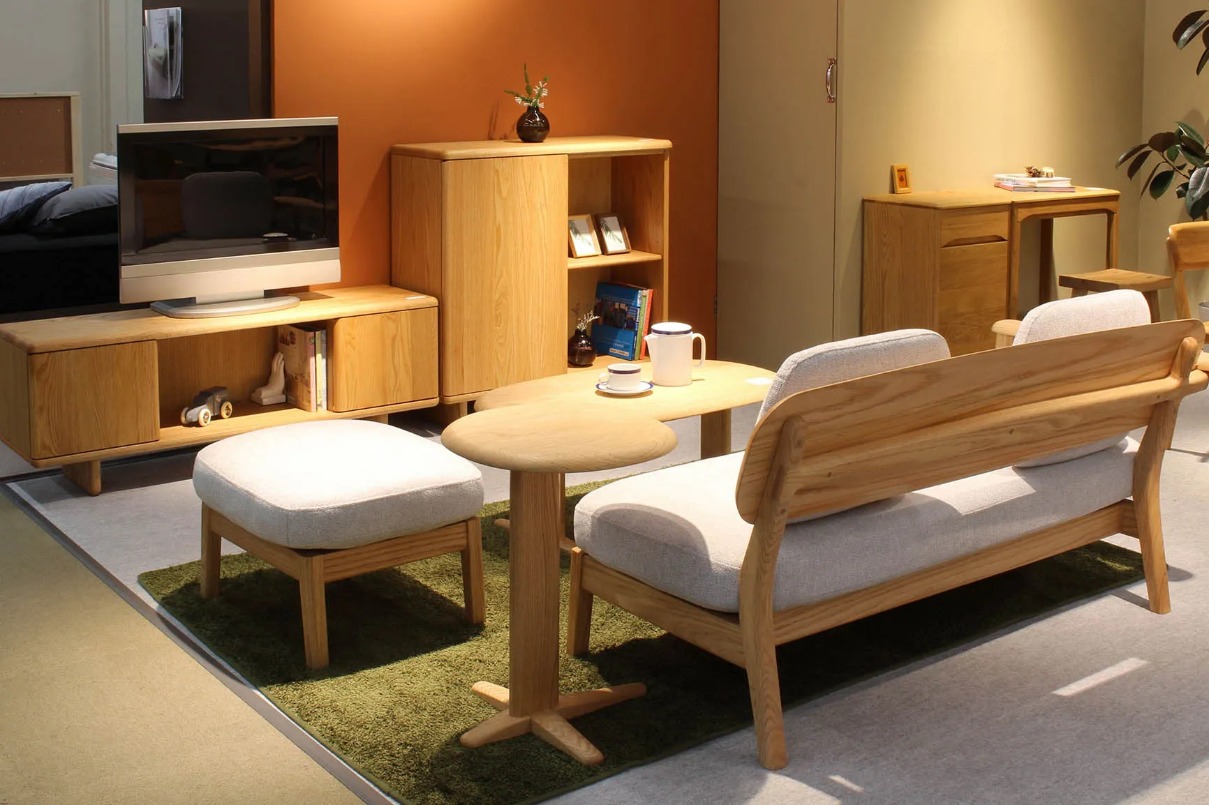 CHIFFONAの片肘ソファとリビングボード、テレビボード